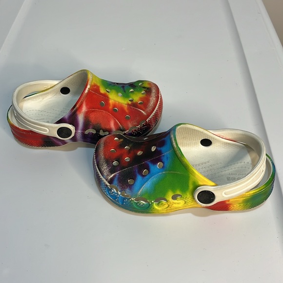 Crocs Rainbow Tie Dye Unisex Clog Sandals Children’s Size 10 - Picture 6 of 8